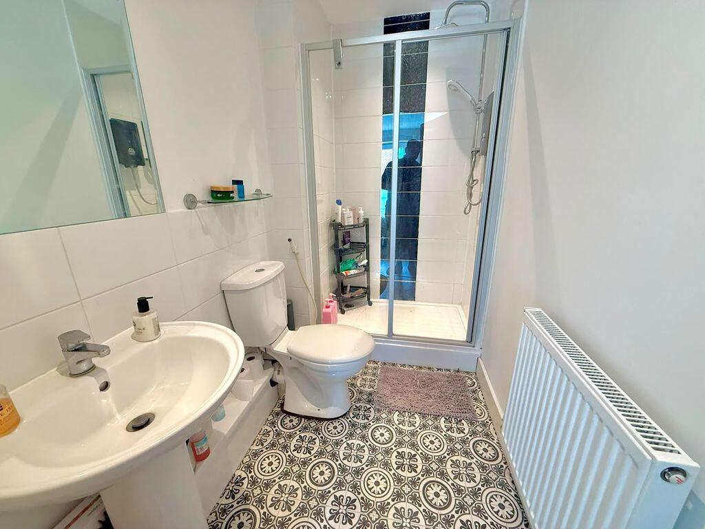 Apartment in Luton - View 5