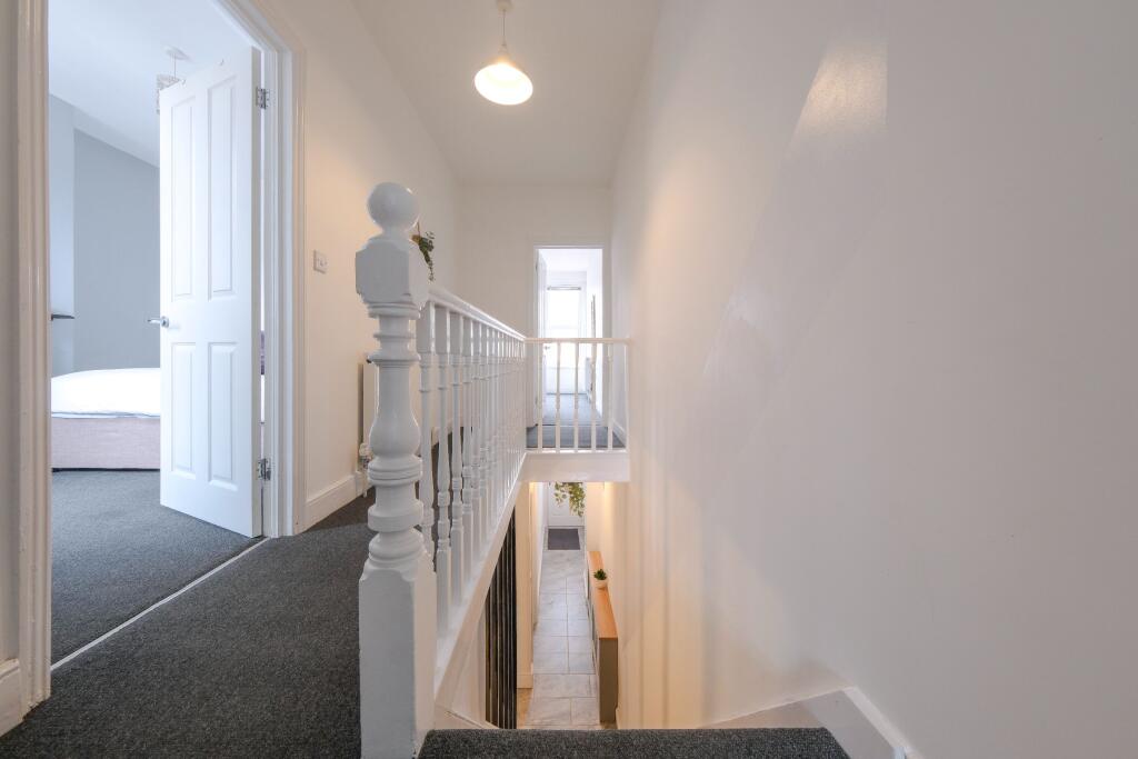 5 bedroom semi-detached house for rent