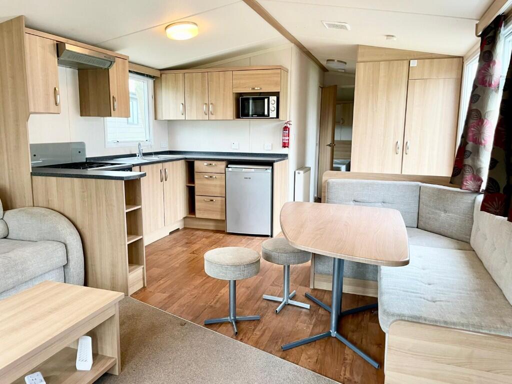 Loire Lodge, Manor House Holiday Park, Church Laneham, Nottinghamshire photo 3