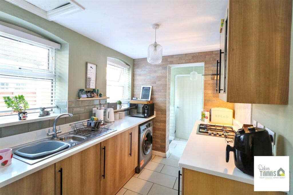 House in Stoke-on-Trent, Smallthorne - More