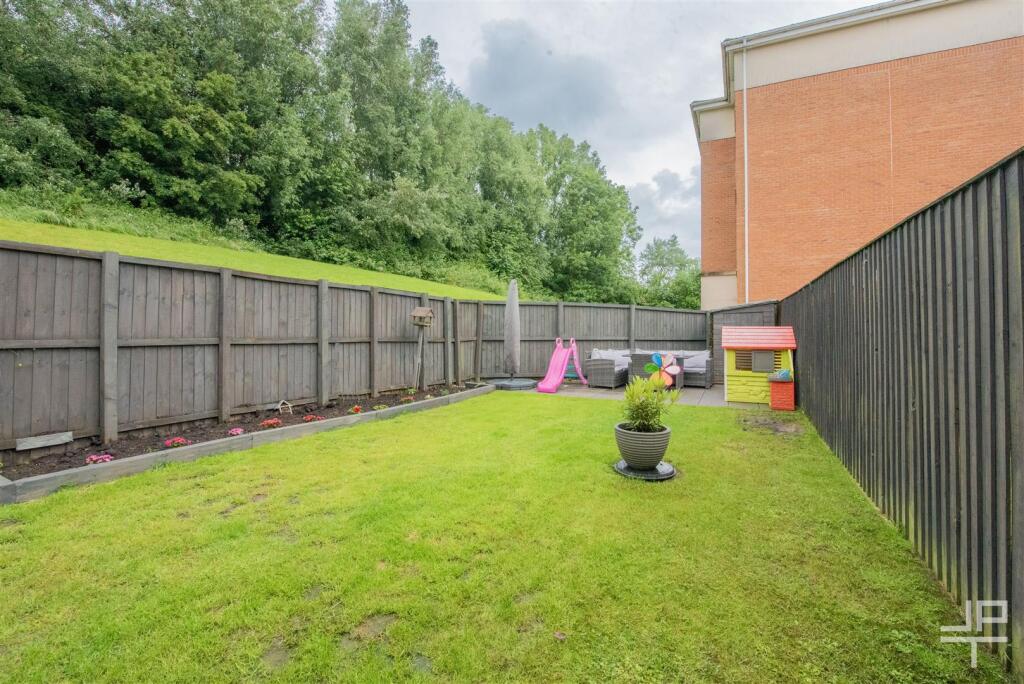 House in Leigh, Bedford - More