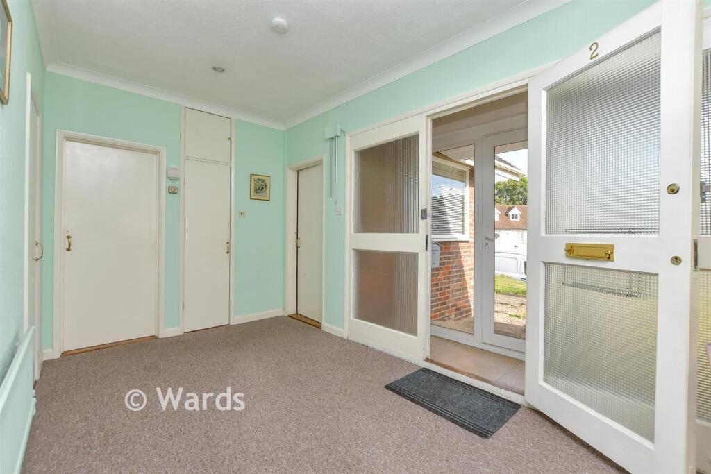 House in Chatham, Luton - More
