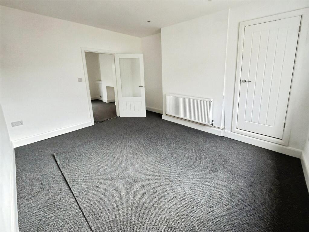 Fourth Avenue, Forest Town, Mansfield - More