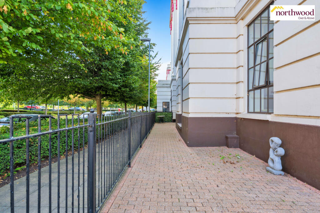 Apartment in Three Rivers, Abbots Langley - View 4