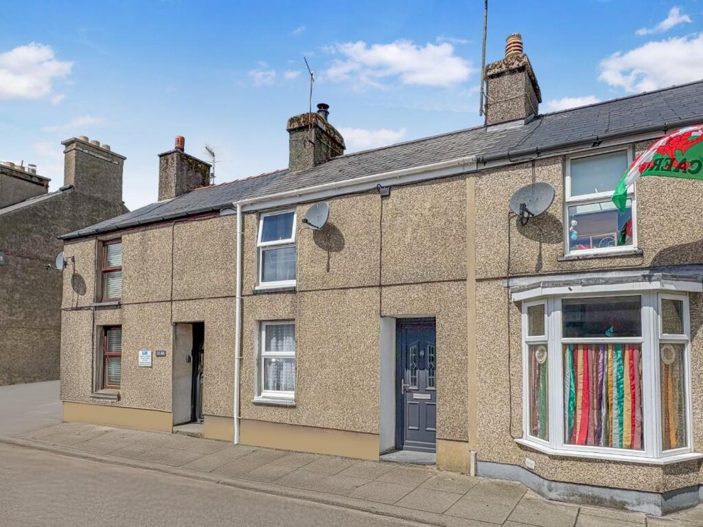 2-bed terraced on Chapel Street, Porthmadog, £159,950