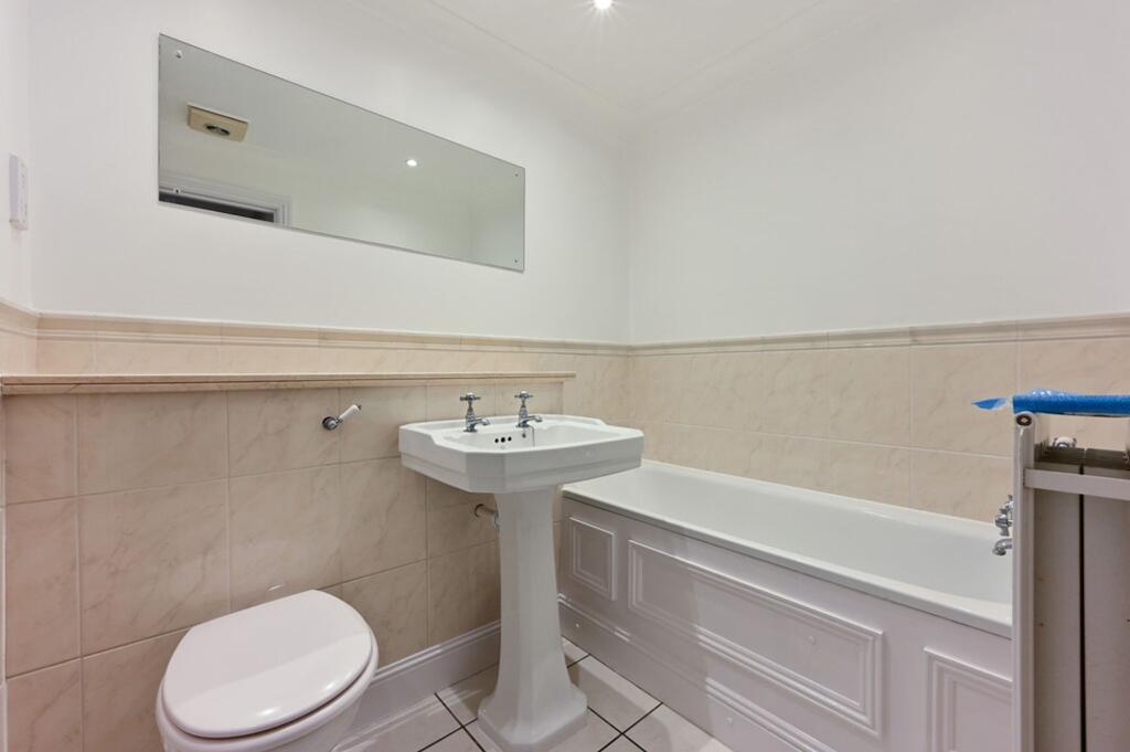 Apartment in Kingston upon Thames - More