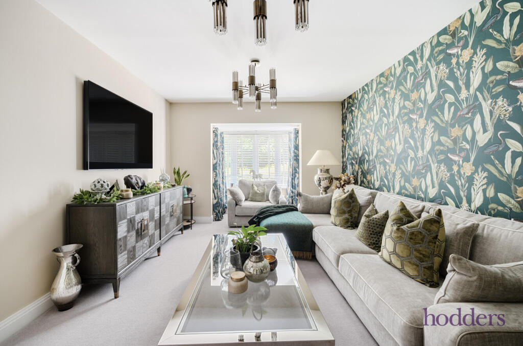 Ottershaw, Surrey, KT16 photo 2