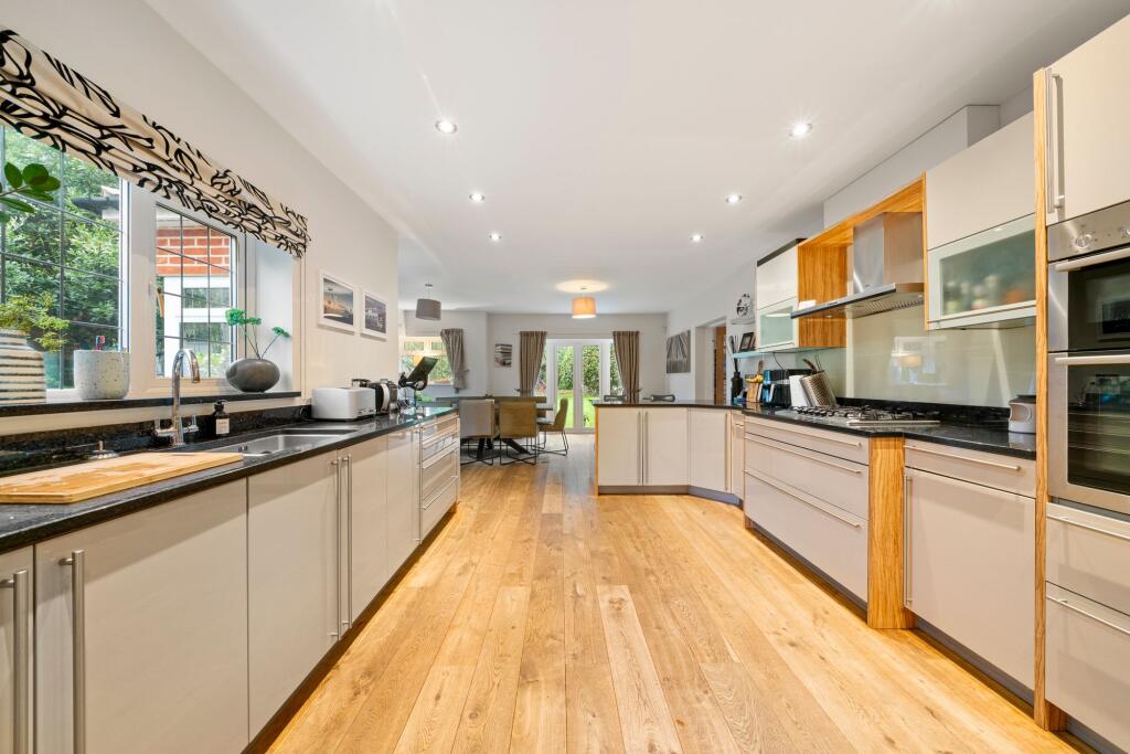 Blundel Lane, Stoke D'abernon, KT11 photo 4