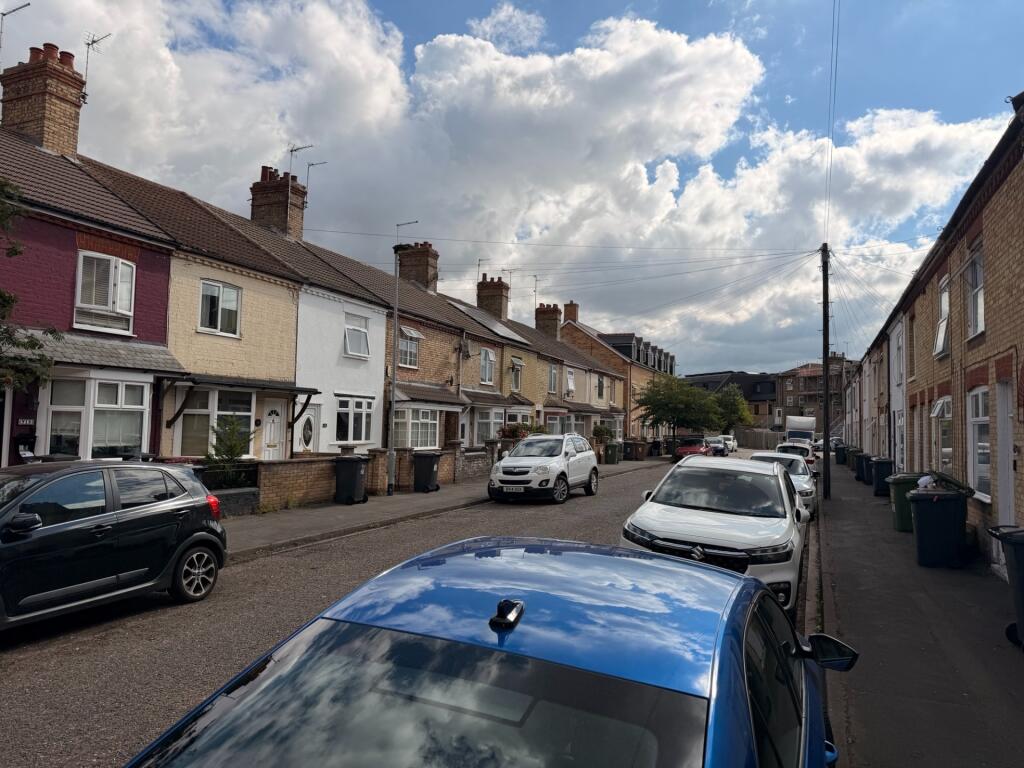 25, Silver Street, Woodston, PE2 photo 3