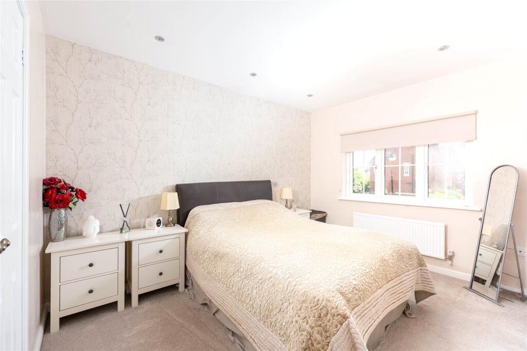 House in Grange Park - View 5