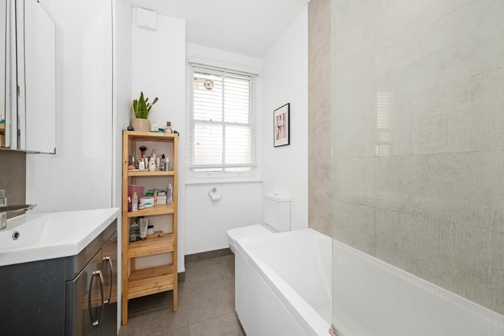 Apartment in London - View 5