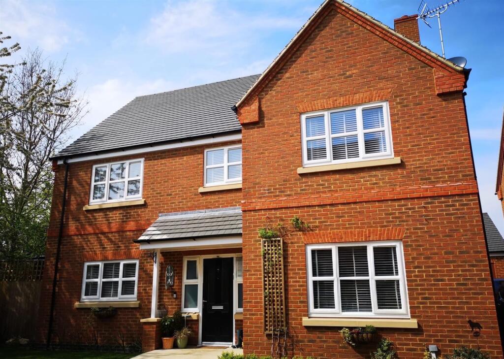 4-bed detached on Meadow Brook, Stoke Hammand, £680,000