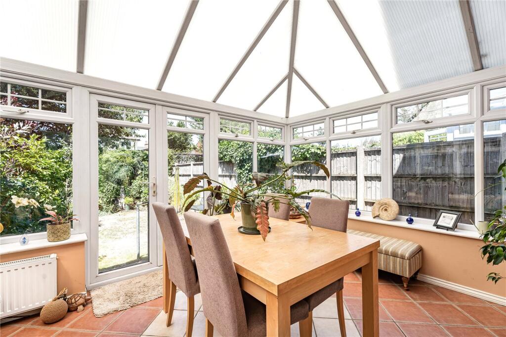 Copthorne Chase, Ashford, Surrey, TW15 photo 4