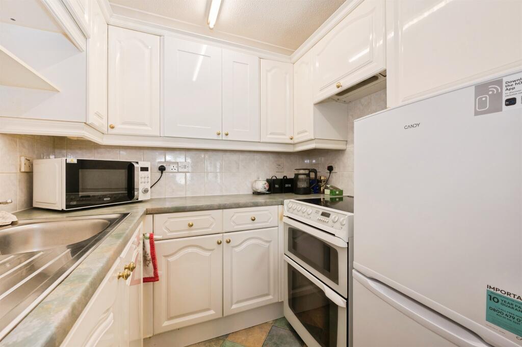 Apartment in Southampton - View 4