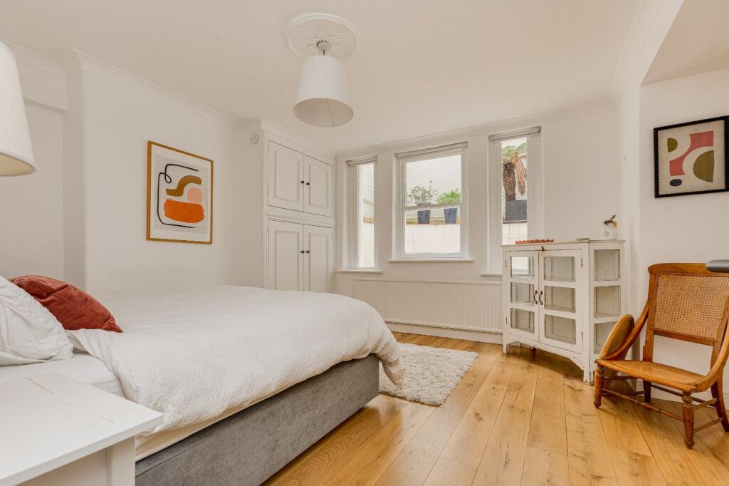 Main image of property: Park House,
Richmond Hill, TW10