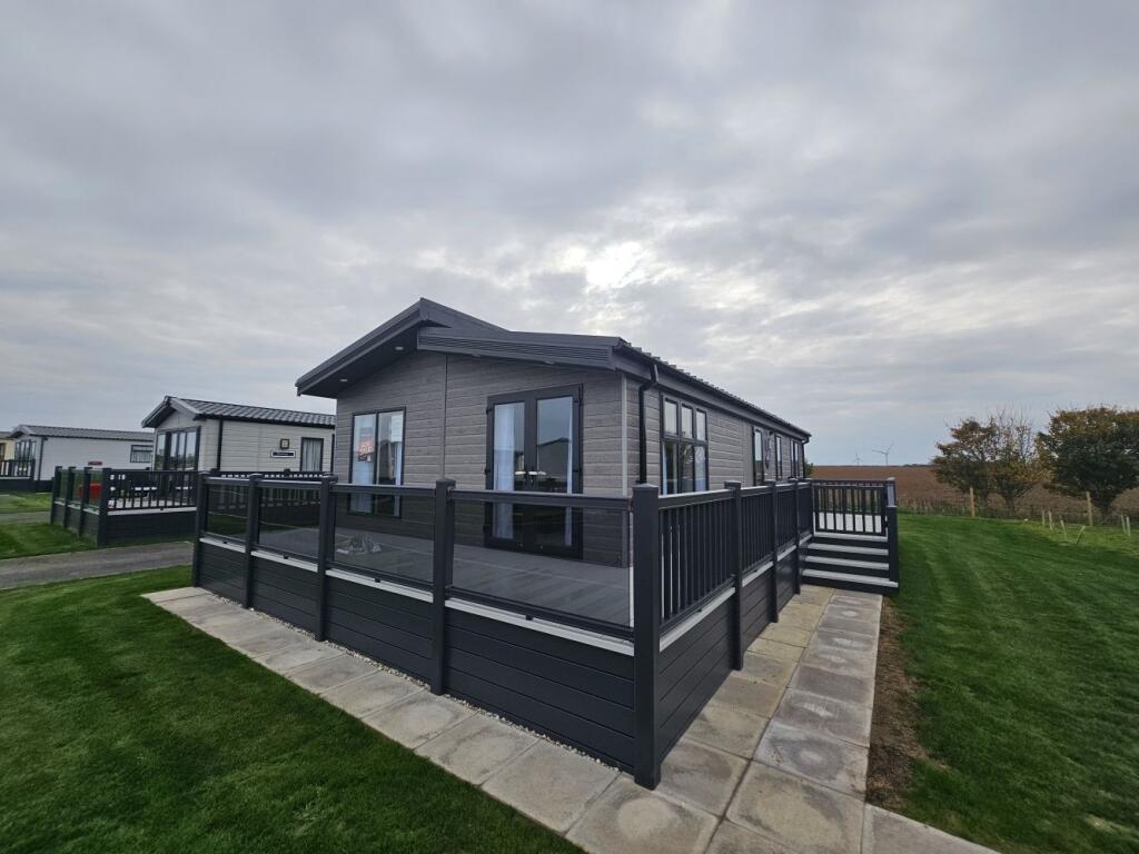 2-bed caravan on Cowden, Hull, HU11 4UD, £149,000