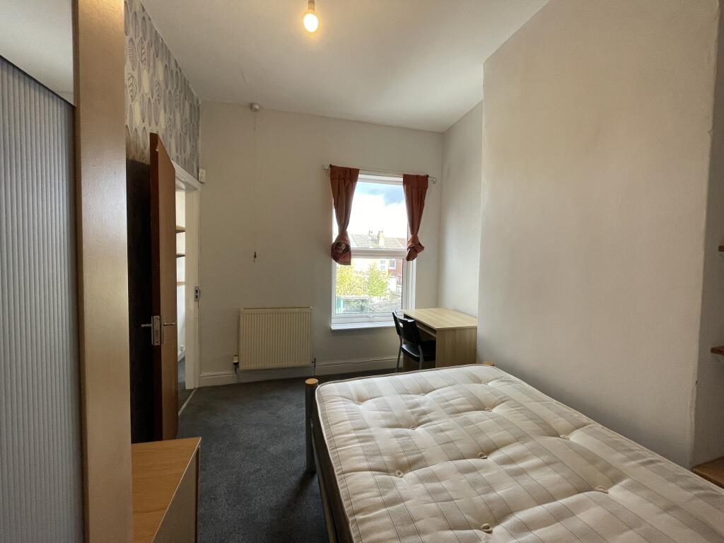 4 bedroom semi-detached house for rent