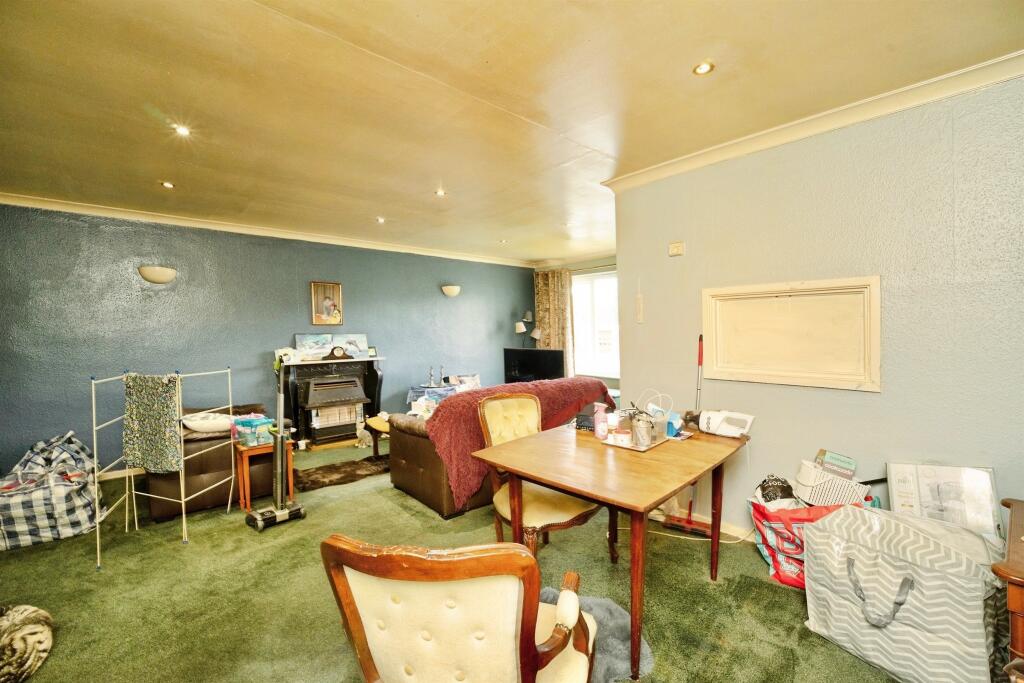 Apartment in Leeds - View 3
