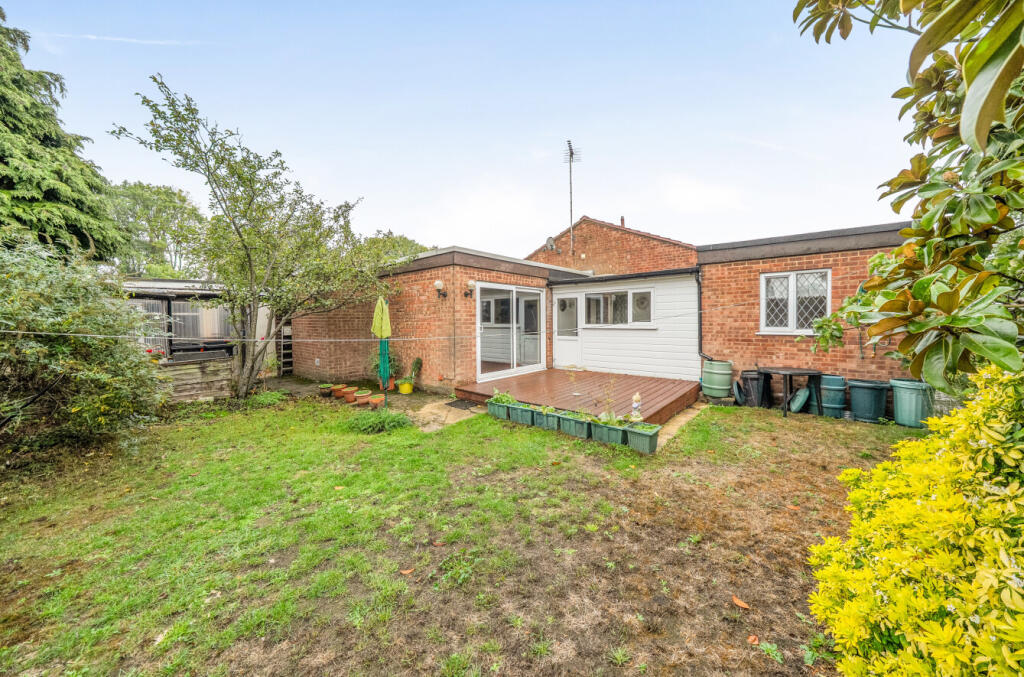 House in Houghton Regis, Central Bedfordshire - View 5
