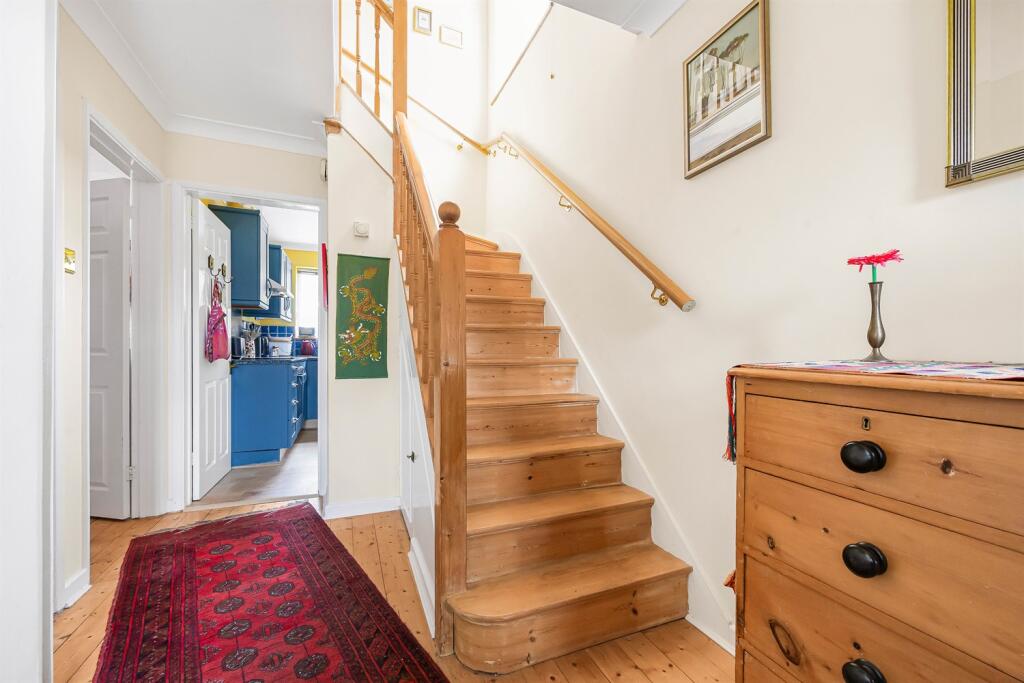 Westdene Crescent, Caversham Heights, Reading photo 4