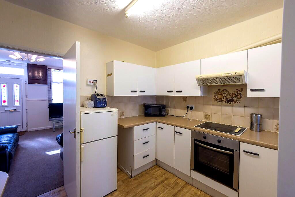 14 Lister Row, Great Houghton, Barnsley, South Yorkshire S72 0AY photo 2