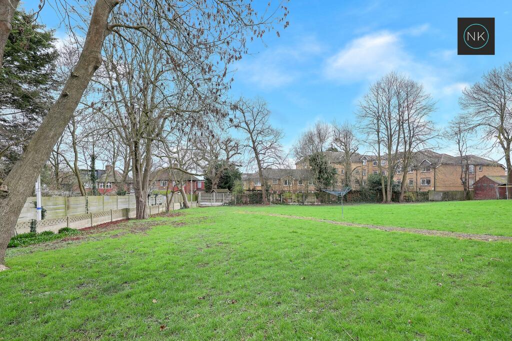 Priory Close, Churchfields, South Woodford, London, E18 2QT photo 4