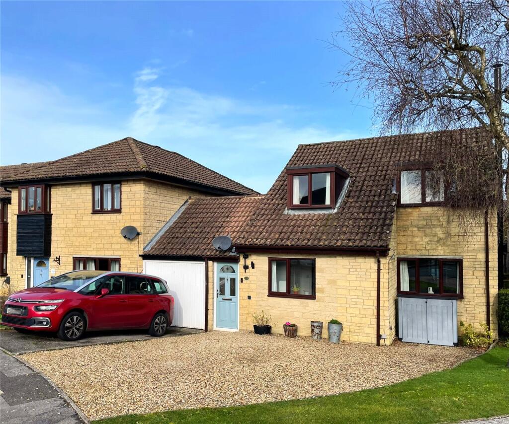 4-bed detached on Partridge Way, Cirencester, Gloucestershire, GL7, £475,000