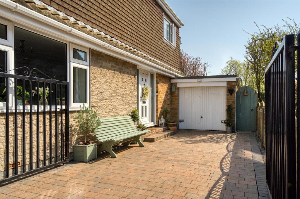 House in Roos, East Riding of Yorkshire - View 5