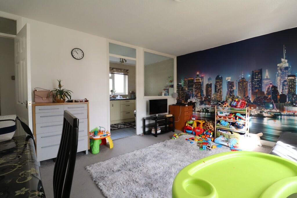 Apartment in Stevenage, Hertfordshire - View 4