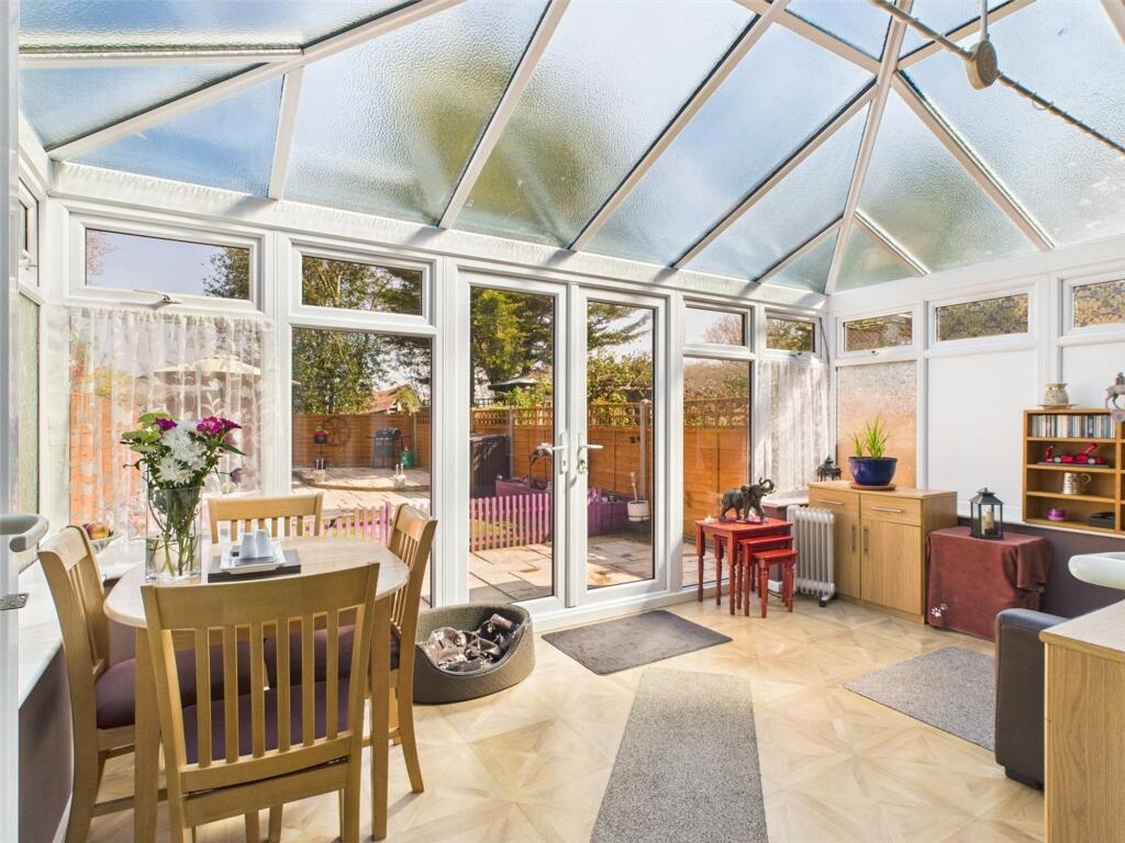 Falcon Fields, Tadley, RG26 - More