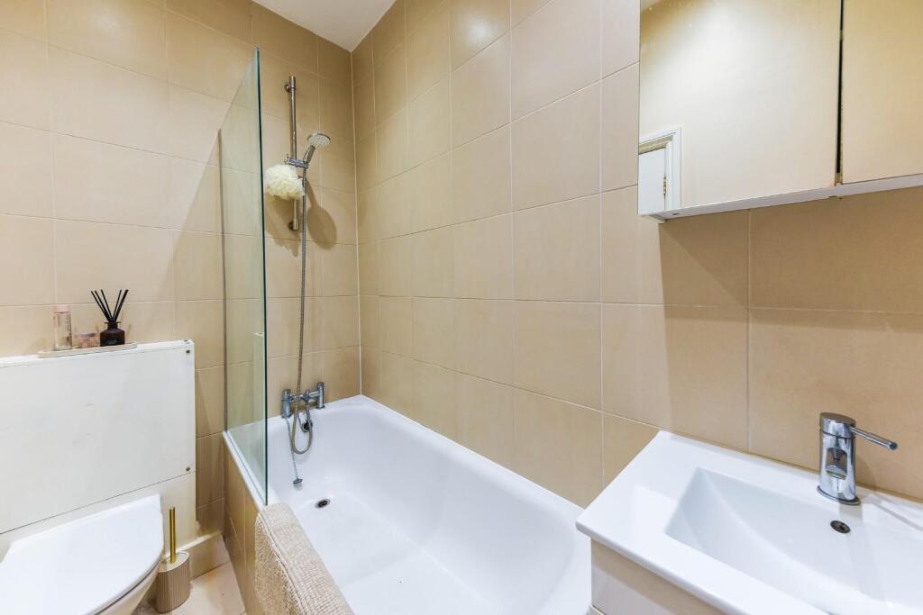 Apartment in London - More