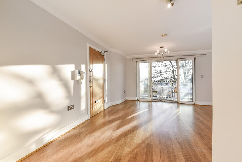Apartment in Winchester, Hampshire - View 3