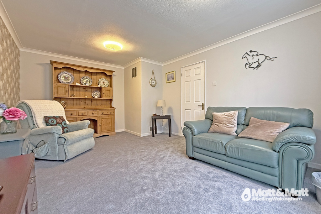 Emmbrook Road, Wokingham, Berkshire photo 2
