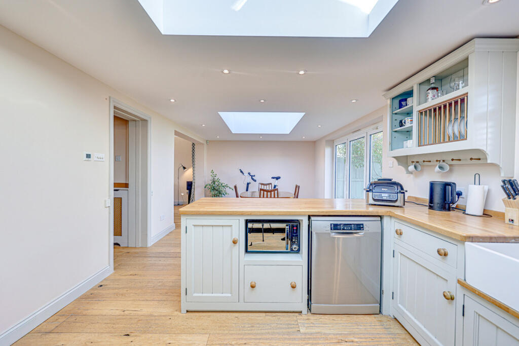 Thorndon Park Drive, Leigh-on-Sea, SS9 photo 4