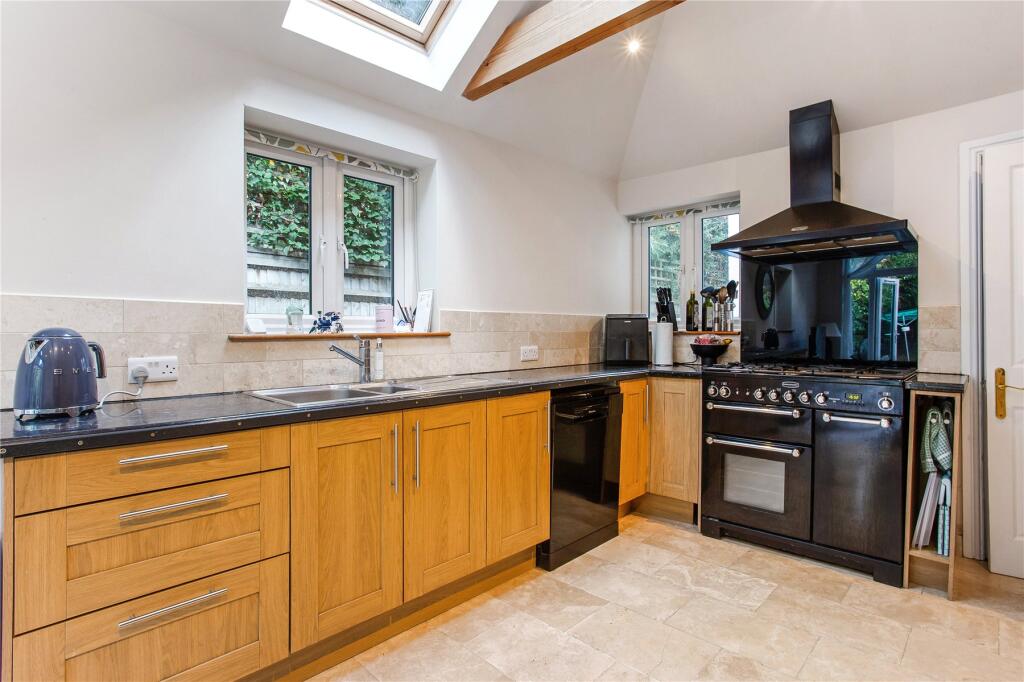House in Kingston upon Thames - More