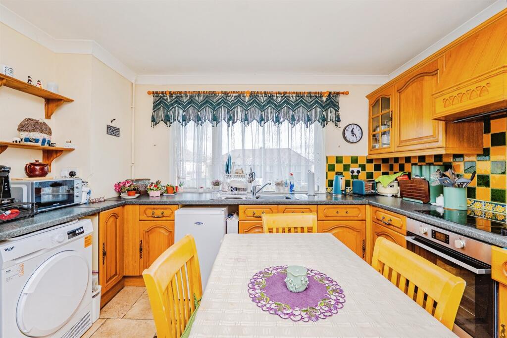 Apartment in Laleston - More