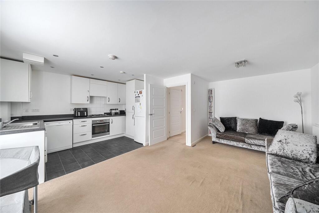 Apartment in Dunstable, Central Bedfordshire - View 3