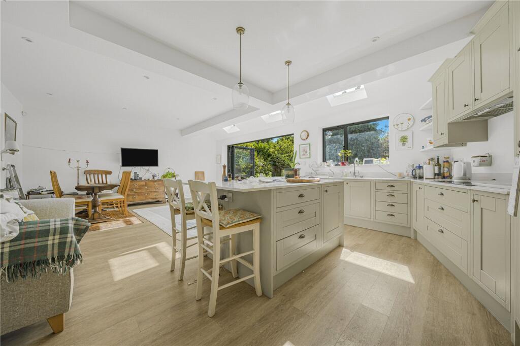 House in Twickenham - More