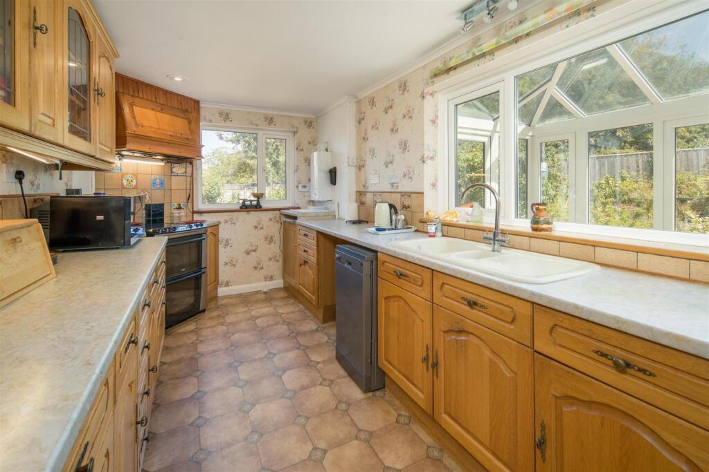 House in Seaview, Nettlestone and Seaview - View 5