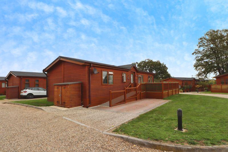 2-bed caravan on Thorpe Road, Clacton-On-Sea, £130,000