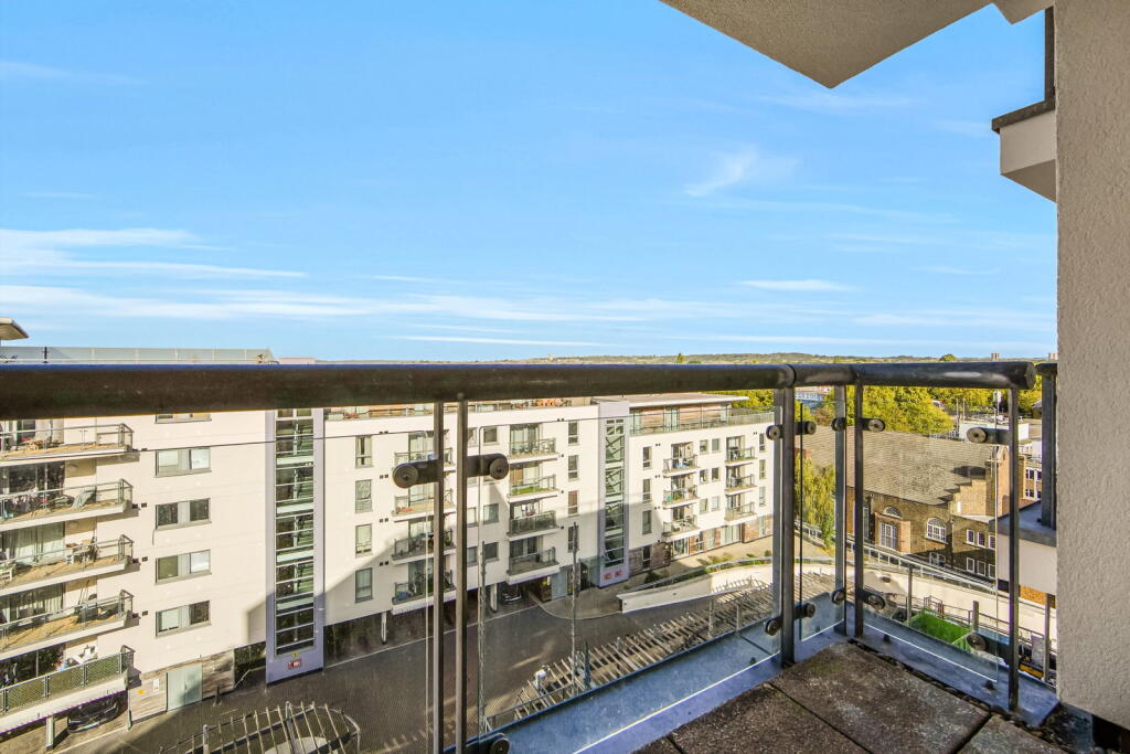 Mercury Gardens,Romford,RM1 3HS photo 4