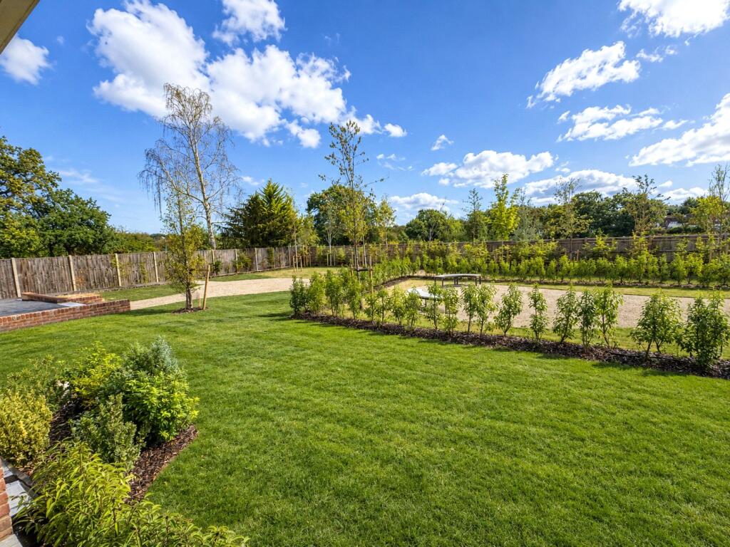 Apartment in Kingston upon Thames - More
