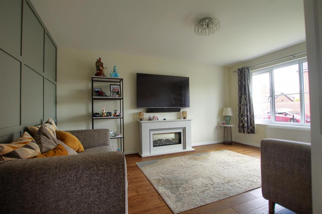 House in Stockton-on-Tees, Queensgate - View 3