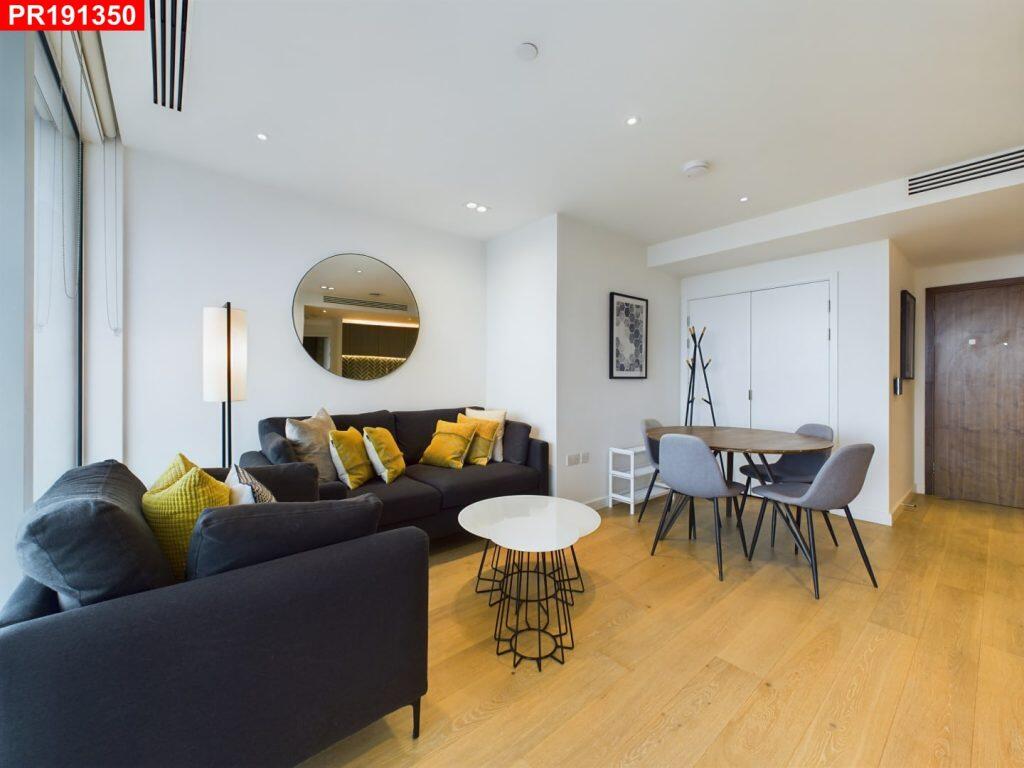 Main image of property: Old Street – 2 Bedrooms Flat
