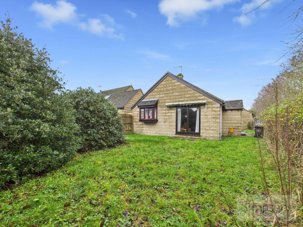 Main image of property: Hoyle Close, Witney, OX28
