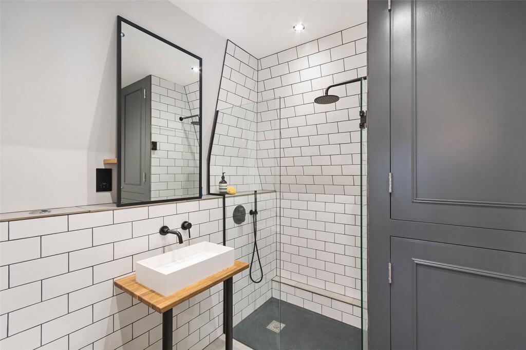 Apartment in London - More