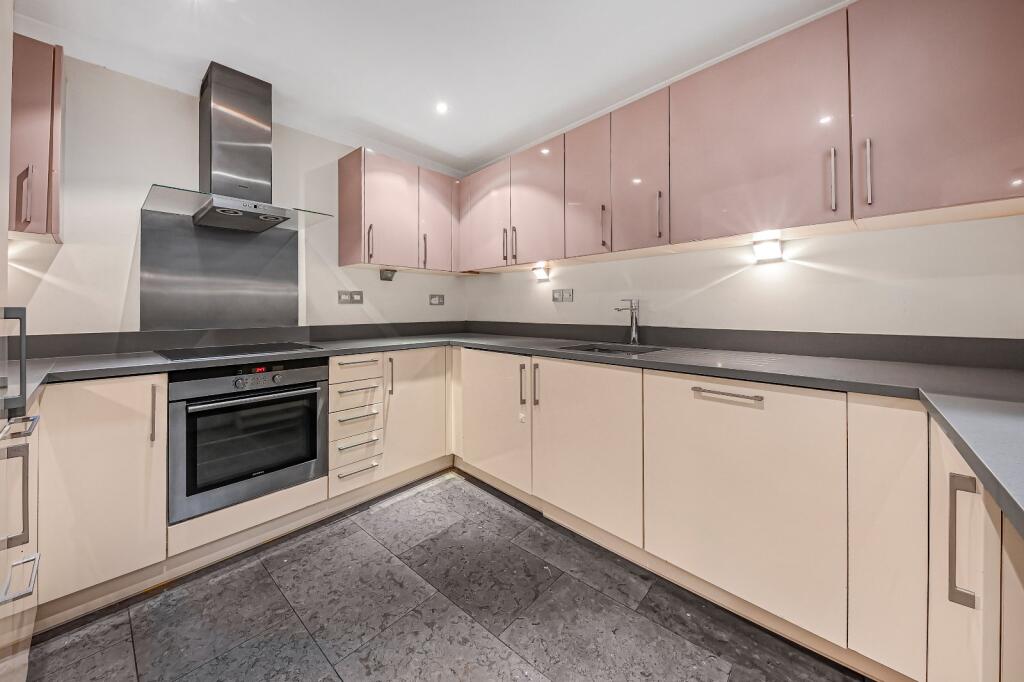 House in London, Kensal Town, Maida Vale - More