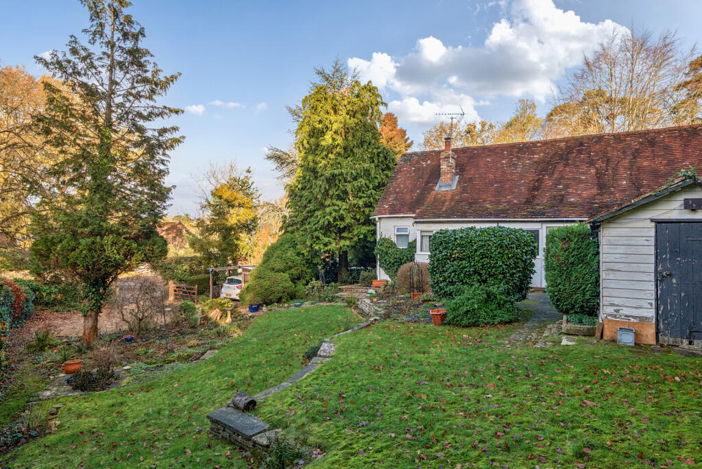 House in Waverley, Farnham - More