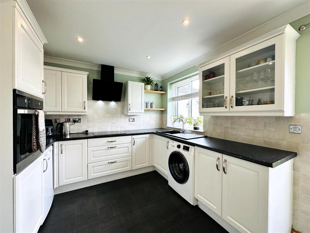 House in Thorpe Willoughby - View 2