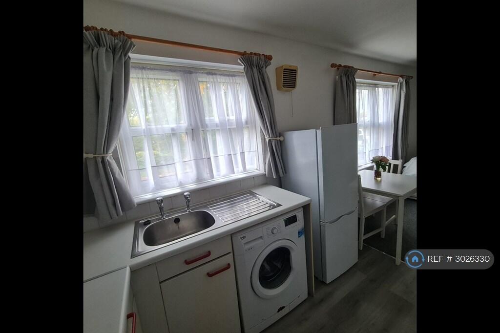 Apartment in Southall - View 5